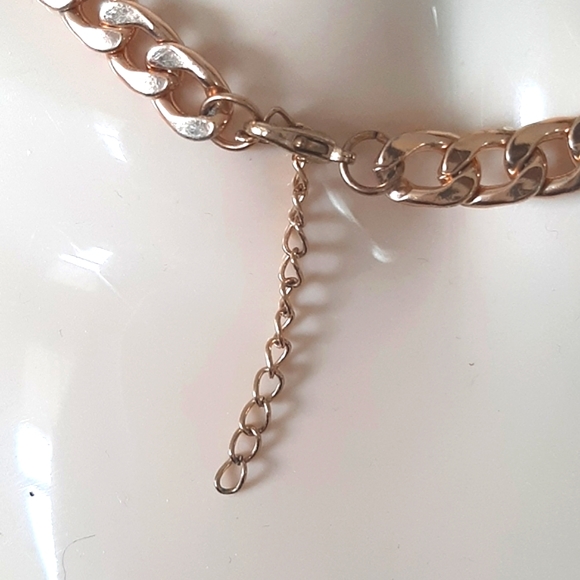 **3/$25**  Beautiful Pastel Floral Necklace - Gold Tone w Rhinestones - LIKE NEW - Picture 5 of 5